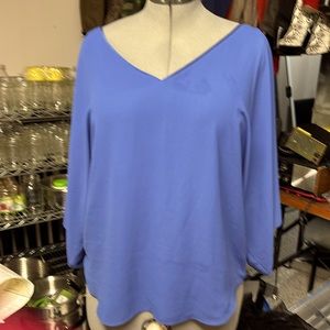 Cute White House black market top with cute detail in the back